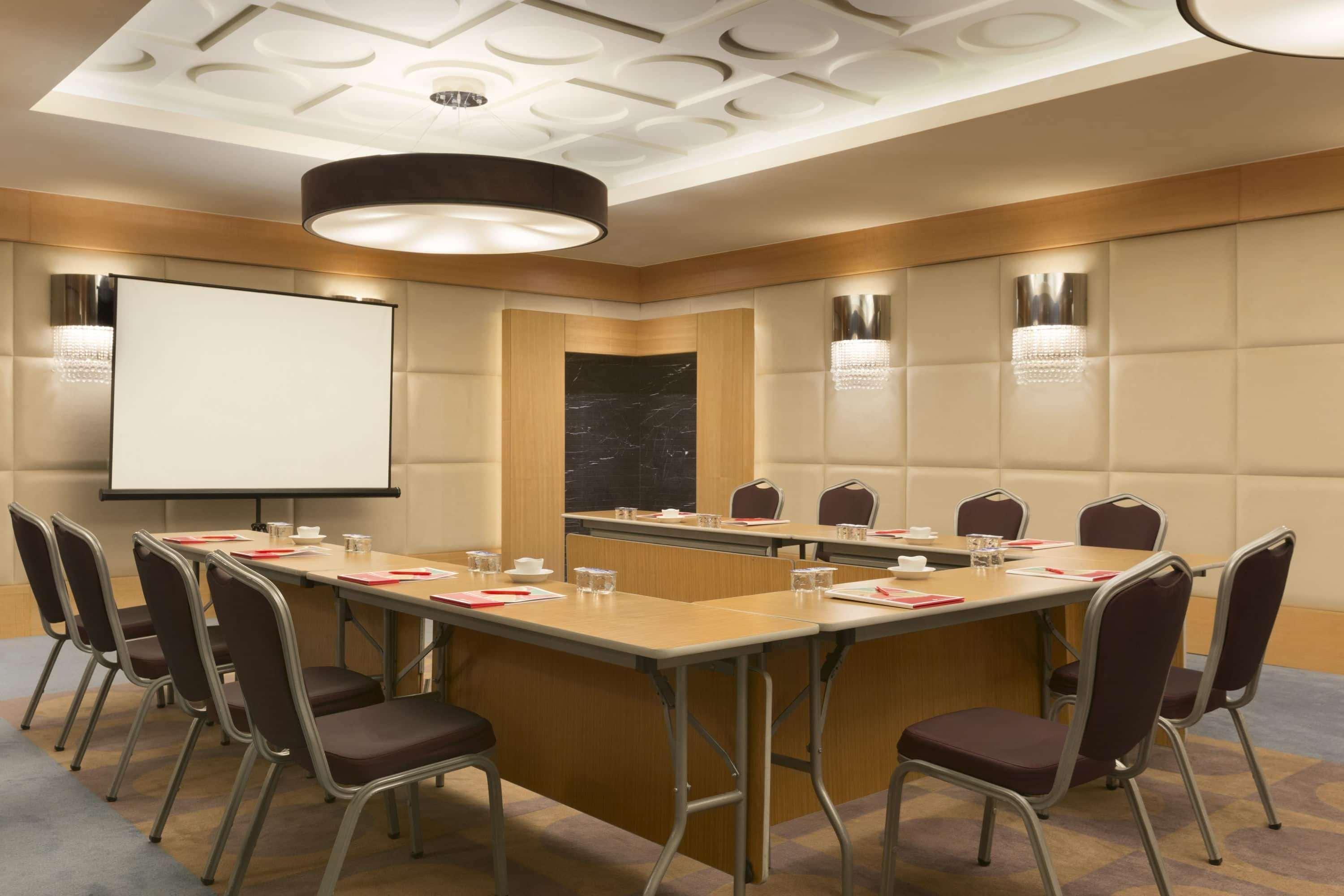Ramada Plaza Antalya Hotel Exterior photo A meeting room