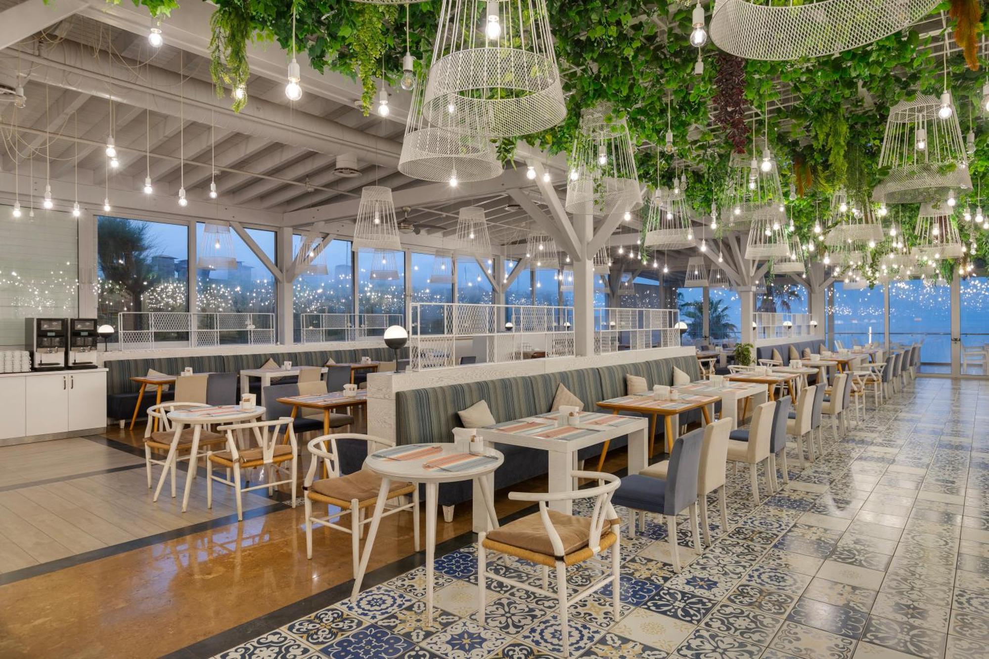 Ramada Plaza Antalya Hotel Exterior photo The interior of the new terminal