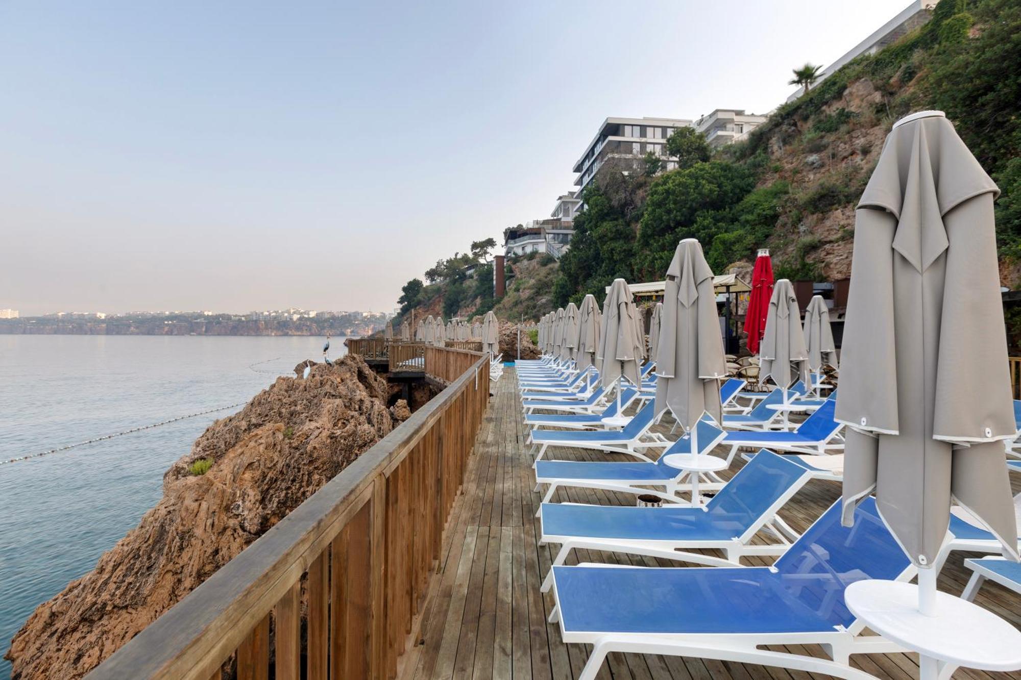 Ramada Plaza Antalya Hotel Exterior photo Beach chairs at the Dead Sea