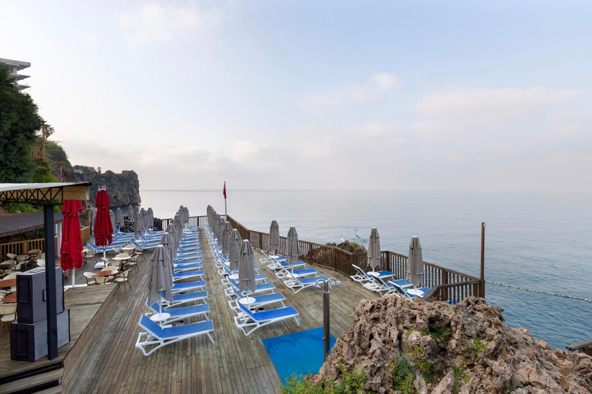 Ramada Plaza Antalya Hotel Exterior photo Beach in Atami