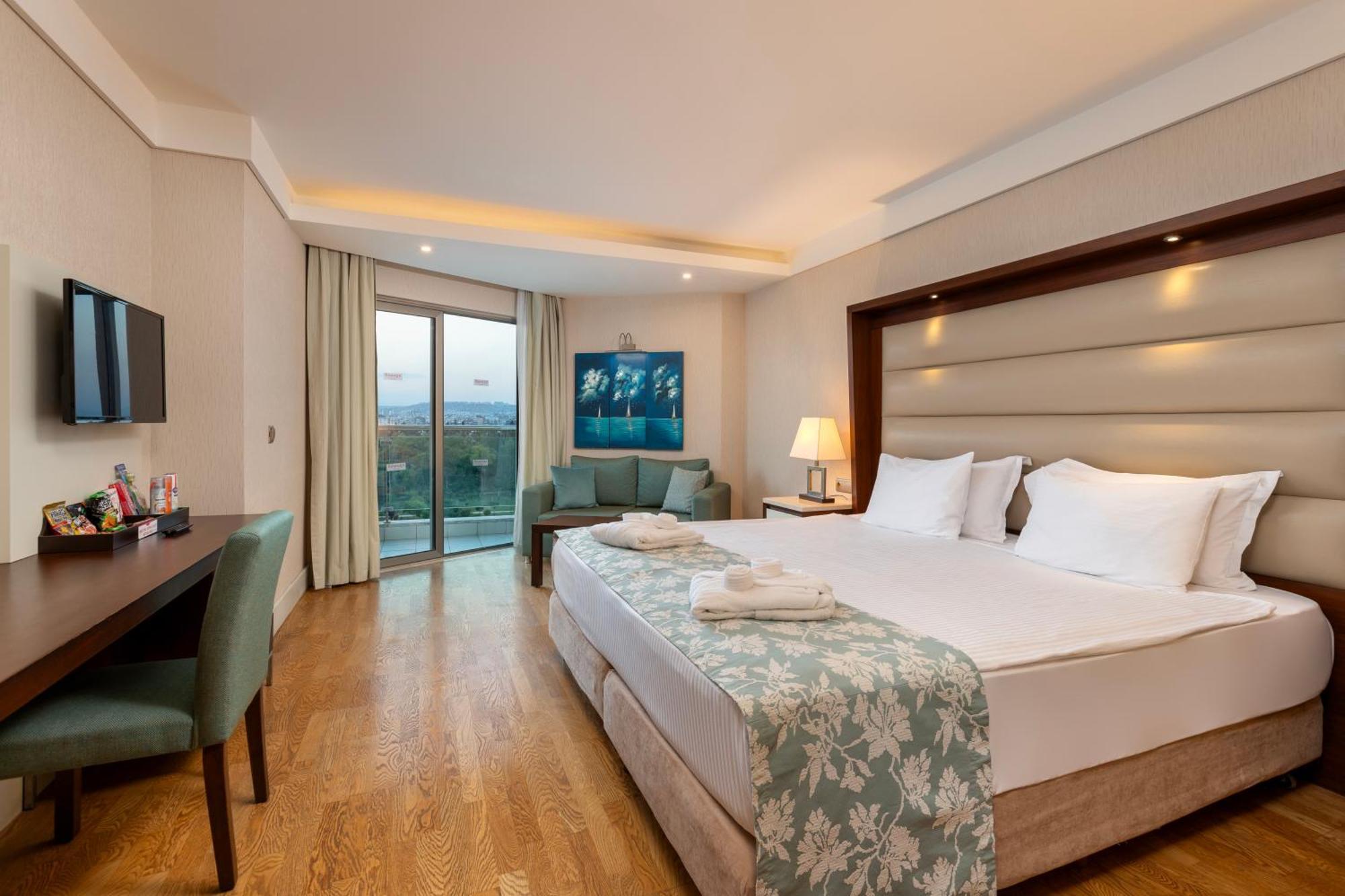 Ramada Plaza Antalya Hotel Exterior photo A room at the hotel