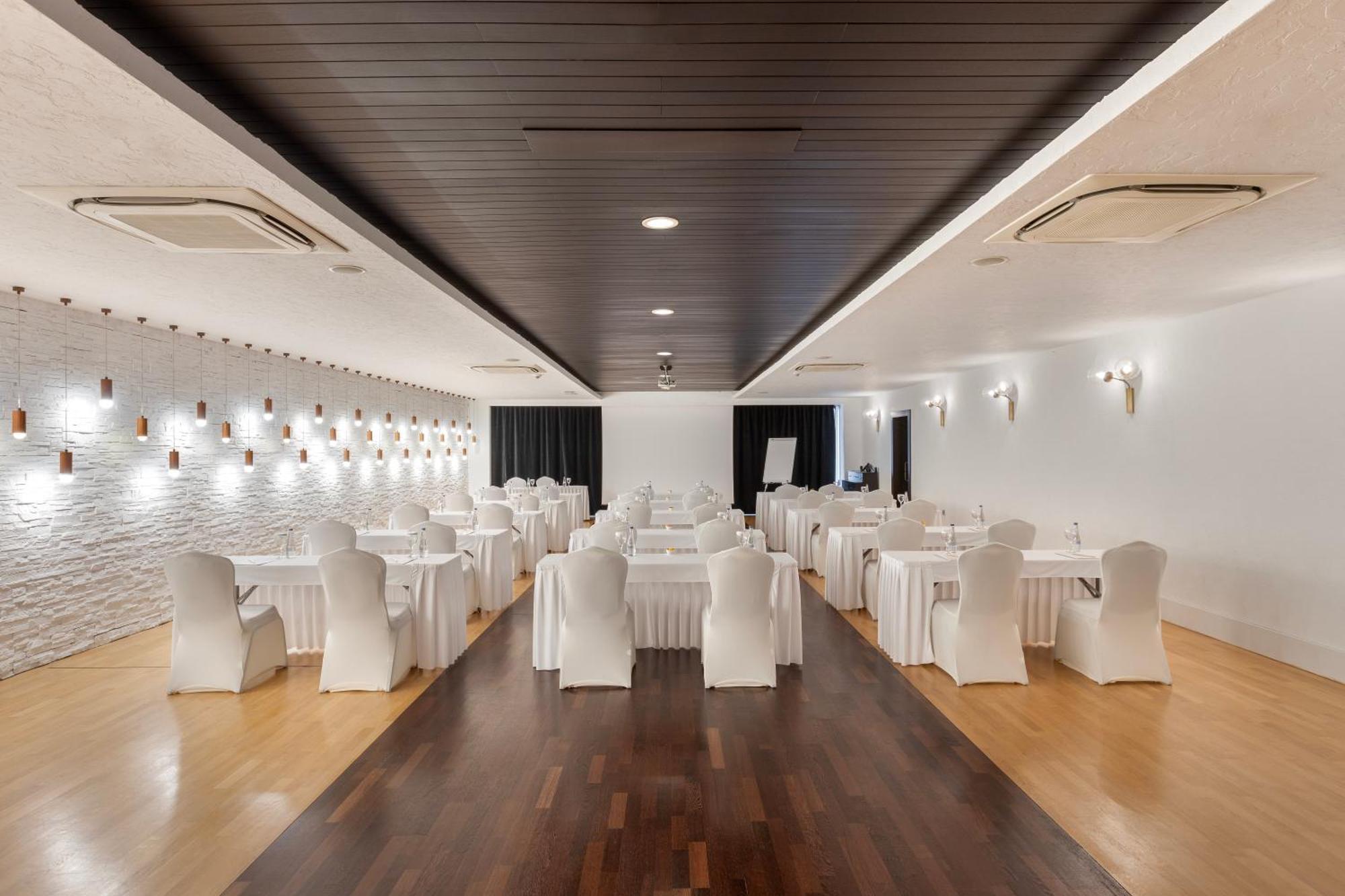 Ramada Plaza Antalya Hotel Exterior photo The interior of the hotel