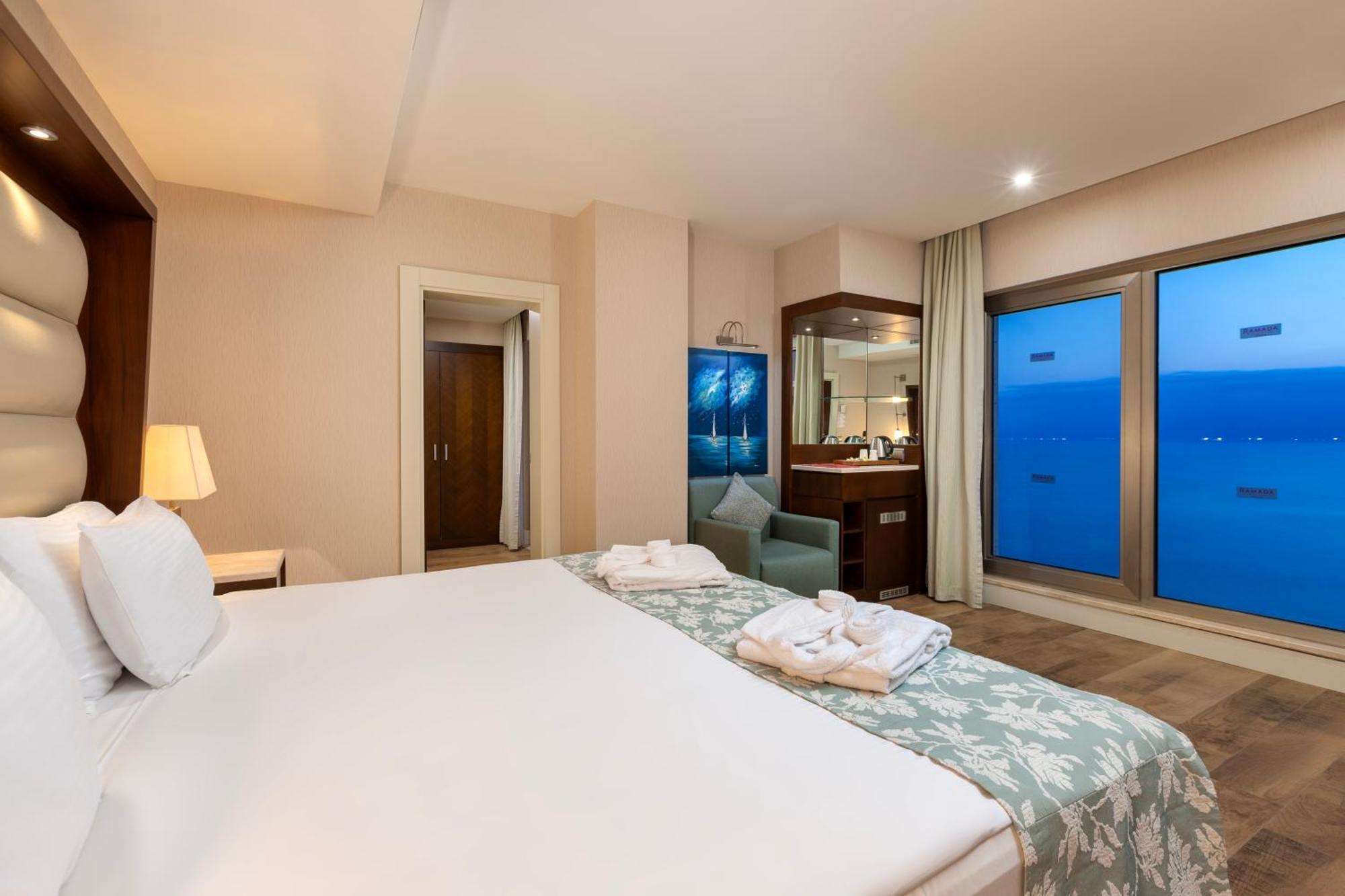Ramada Plaza Antalya Hotel Exterior photo A bedroom at the hotel