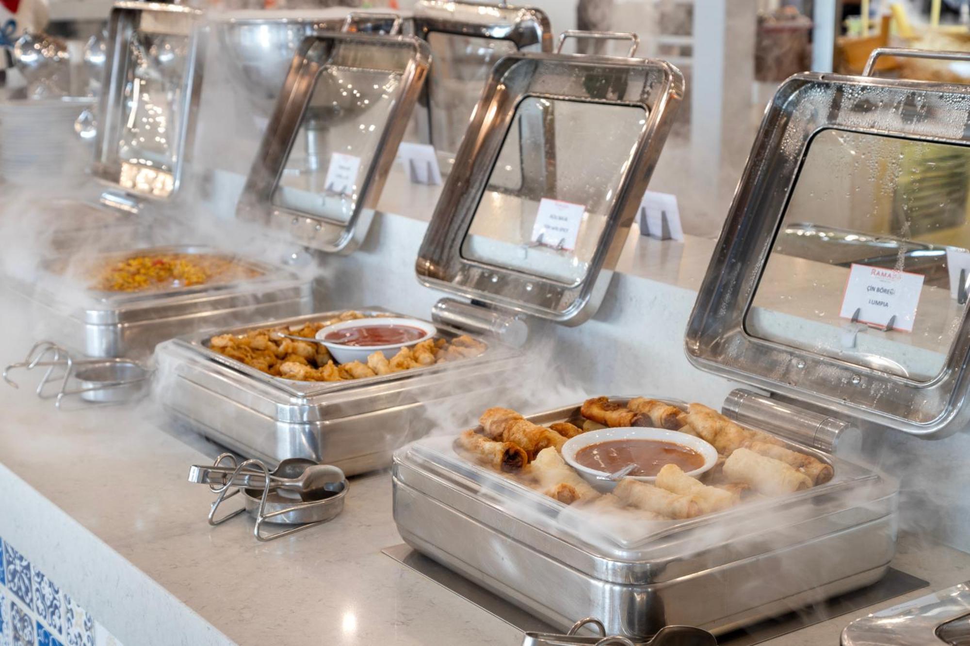 Ramada Plaza Antalya Hotel Exterior photo A chafing dish