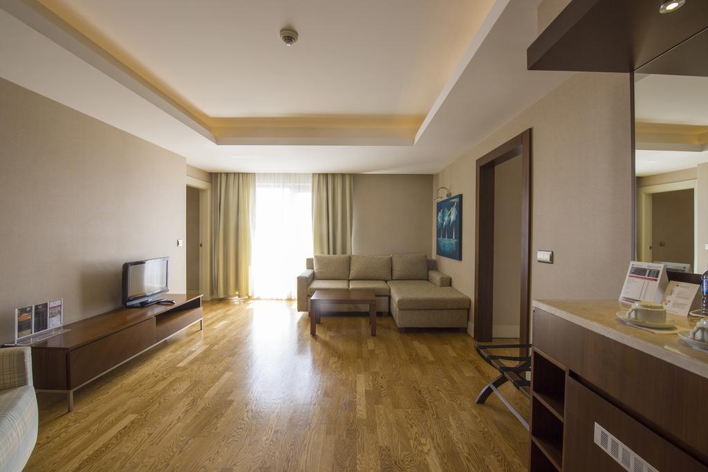 Ramada Plaza Antalya Hotel Exterior photo Suite