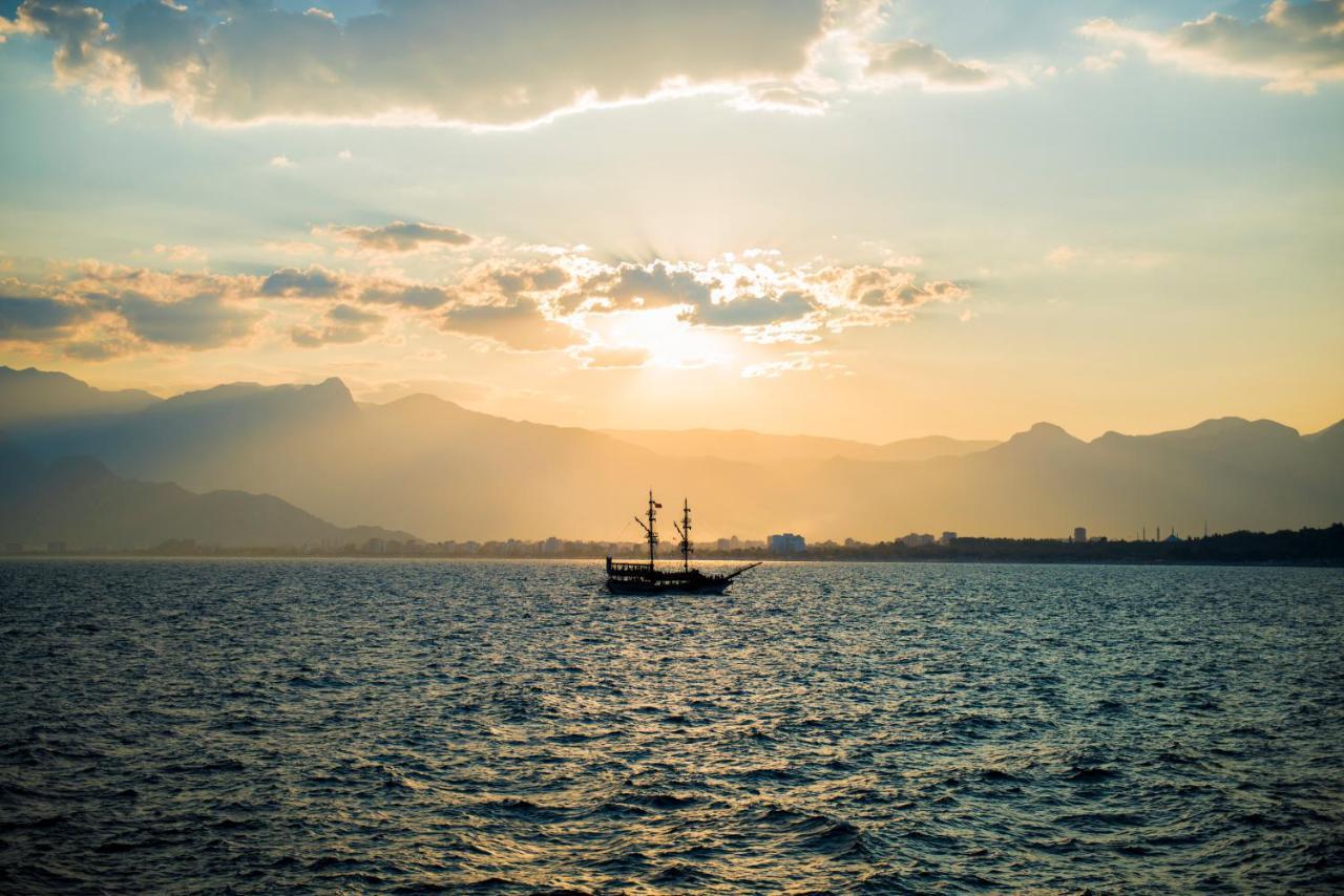 Ramada Plaza Antalya Hotel Exterior photo Sunset over the Gulf of İzmit
